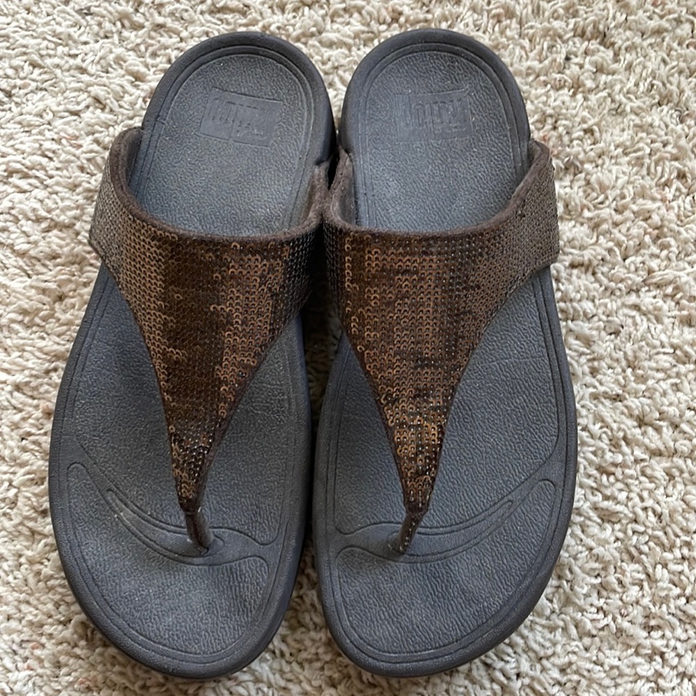 Fit Flop! 🩴 copper brown sequined platform thong sandals size 7😎